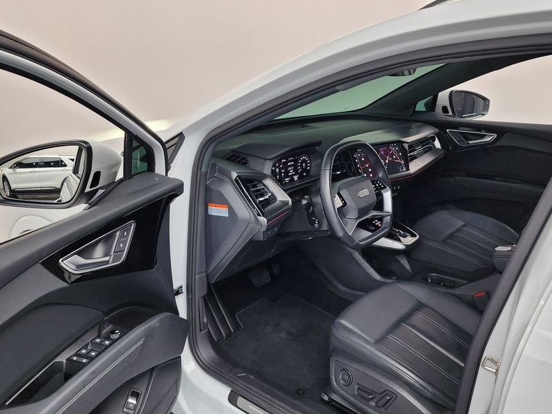 2023 Audi e-tron 40 photo 10
