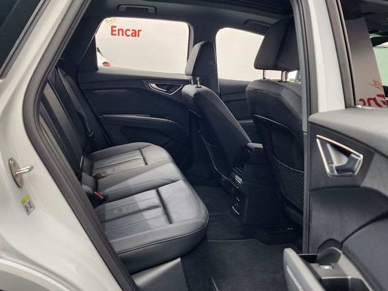 2023 Audi e-tron 40 photo 11