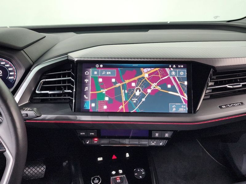 2023 Audi e-tron 40 photo 14