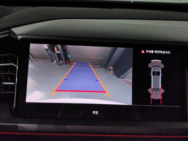 2023 Audi e-tron 40 photo 16