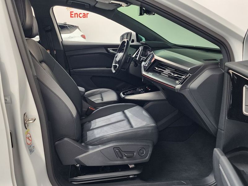 2023 Audi e-tron 40 photo 26