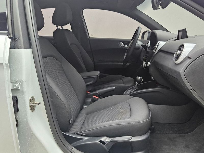 2013 Audi A1 30 TDI Sport photo 11