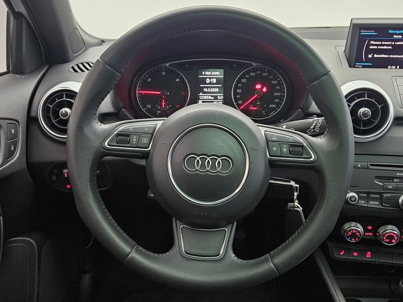 2013 Audi A1 30 TDI Sport photo 13