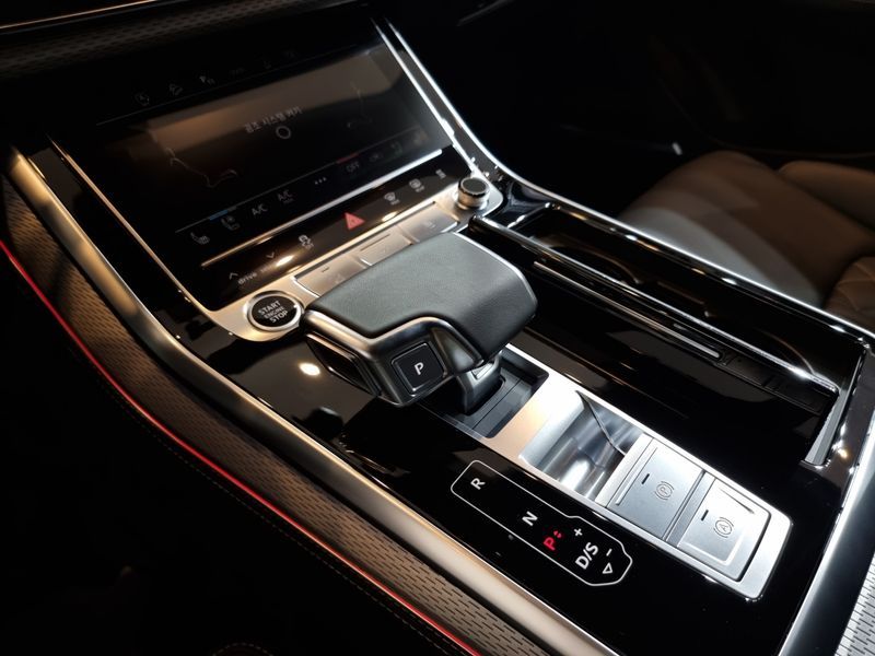 2025 Audi Q8 50 TDI Quattro photo 9