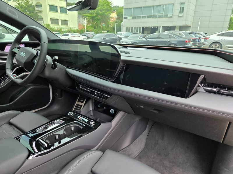 2025 Audi A6 Performance S Line Black Edition photo 9