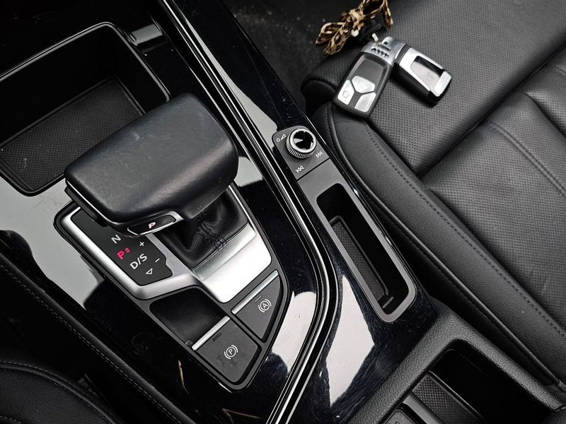 2021 Audi A4 45 TFSI Quattro Premium photo 9