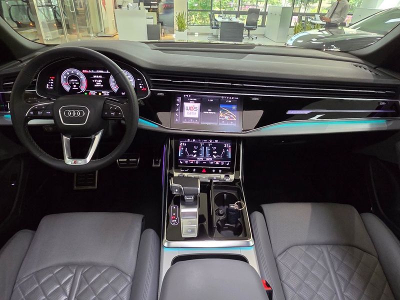 2023 Audi Q8 55 TFSI Quattro Premium photo 7