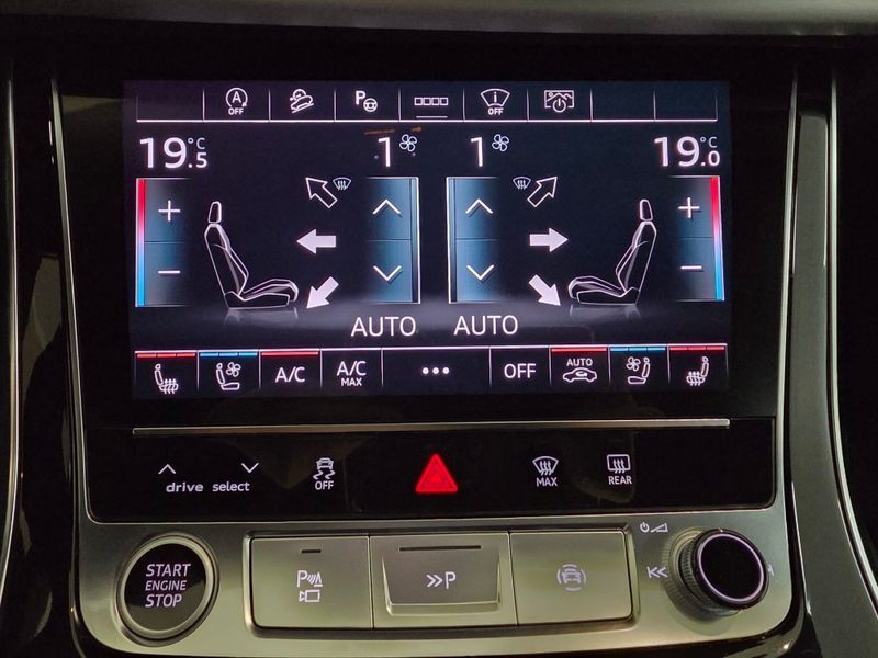 2023 Audi Q8 55 TFSI Quattro Premium photo 14