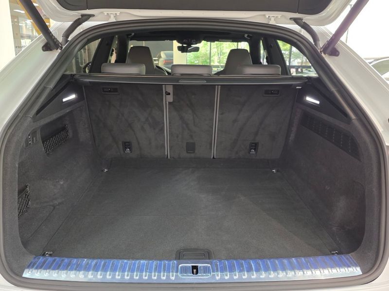 2023 Audi Q8 55 TFSI Quattro Premium photo 19