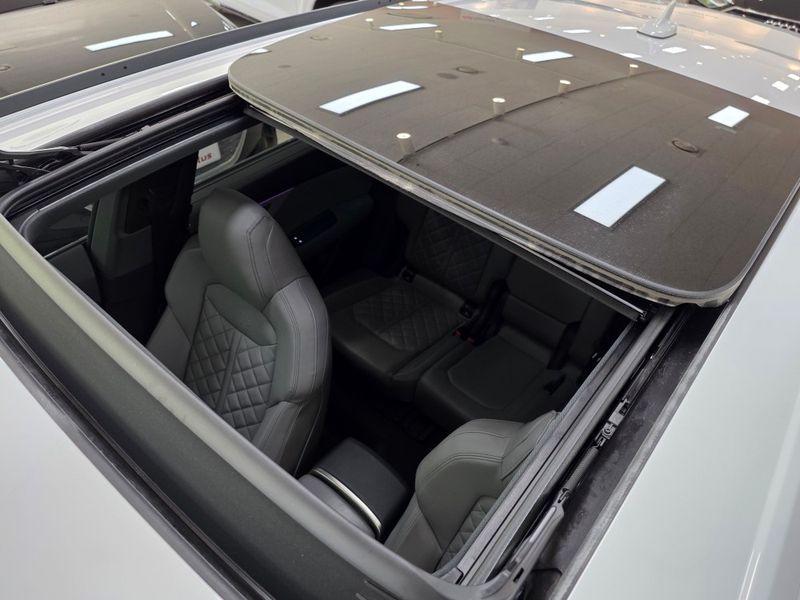 2023 Audi Q8 55 TFSI Quattro Premium photo 20