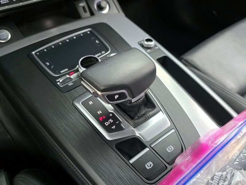 2020 Audi Q5 45 TFSI Quattro Premium photo 9