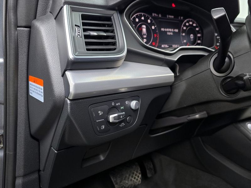 2020 Audi Q5 45 TFSI Quattro Premium photo 17