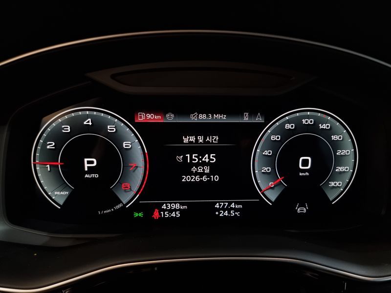 2025 Audi Q8 55 TFSI Quattro Premium photo 8