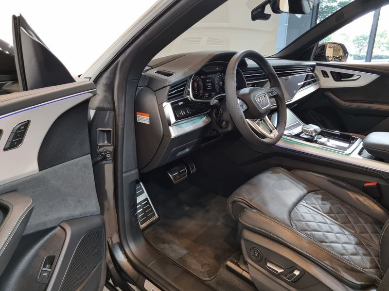 2025 Audi Q8 55 TFSI Quattro Premium photo 10