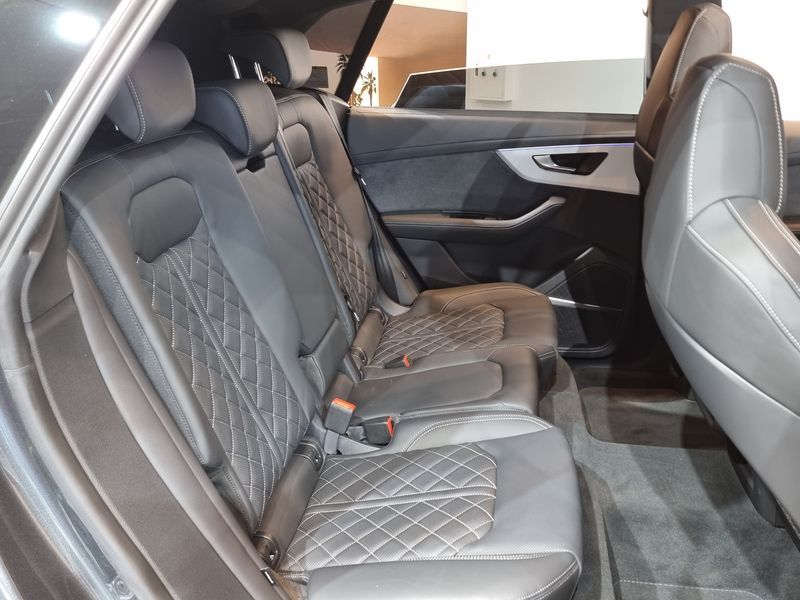 2025 Audi Q8 55 TFSI Quattro Premium photo 11