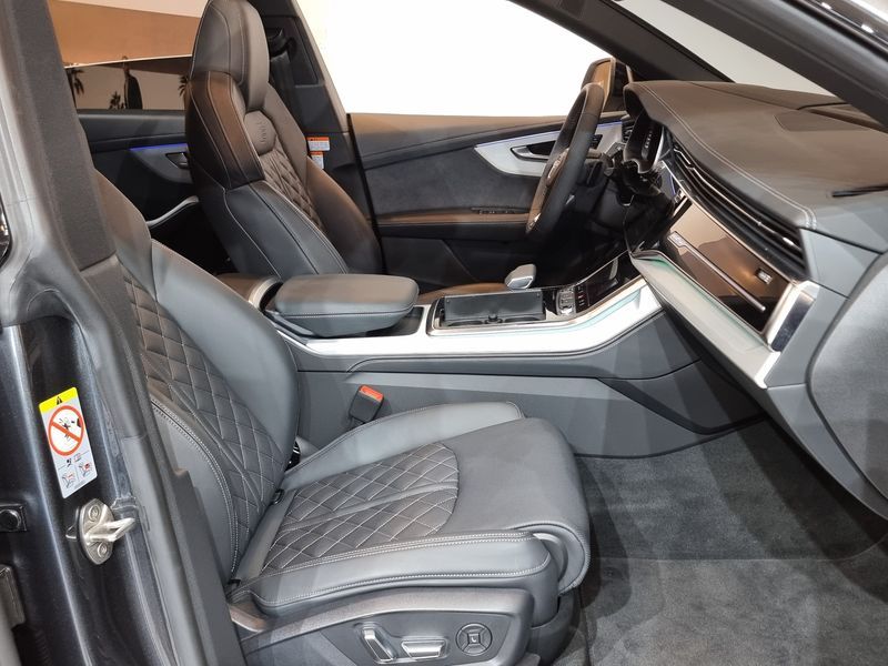 2025 Audi Q8 55 TFSI Quattro Premium photo 12