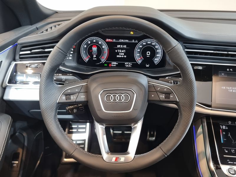 2025 Audi Q8 55 TFSI Quattro Premium photo 13