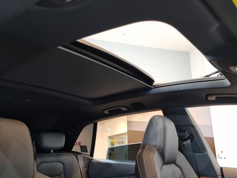 2025 Audi Q8 55 TFSI Quattro Premium photo 14