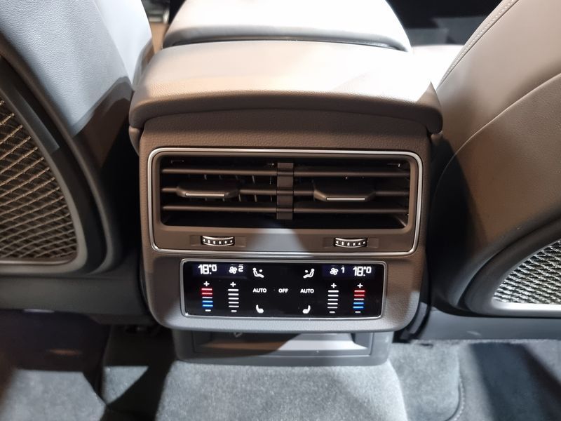 2025 Audi Q8 55 TFSI Quattro Premium photo 19