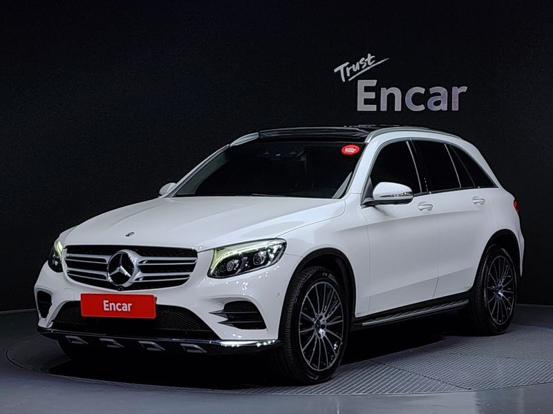 2019 Mercedes-Benz C-Class GLC300 4MATIC AMG Line photo 1