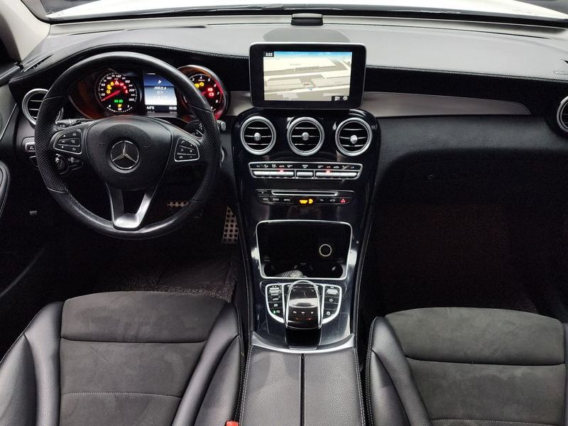 2019 Mercedes-Benz C-Class GLC300 4MATIC AMG Line photo 7