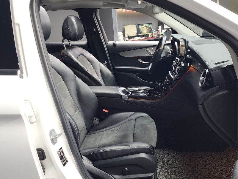 2019 Mercedes-Benz C-Class GLC300 4MATIC AMG Line photo 11