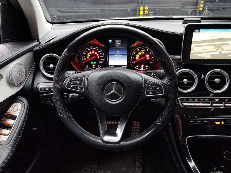 2019 Mercedes-Benz C-Class GLC300 4MATIC AMG Line photo 13