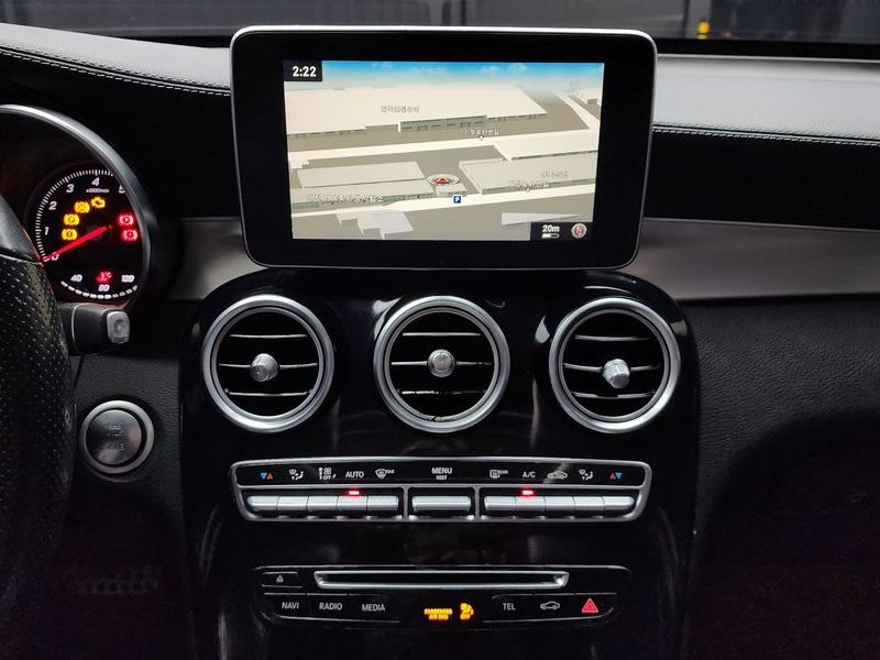 2019 Mercedes-Benz C-Class GLC300 4MATIC AMG Line photo 14