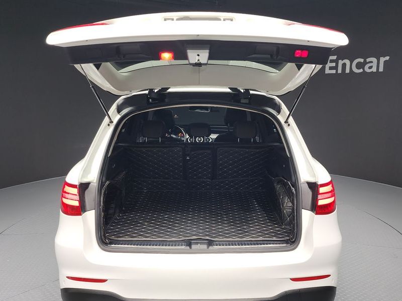 2019 Mercedes-Benz C-Class GLC300 4MATIC AMG Line photo 20