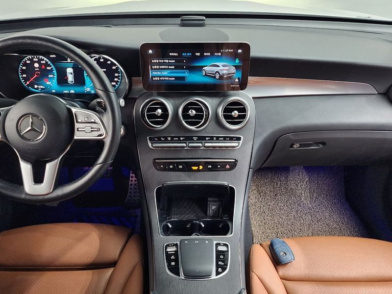 2021 Mercedes-Benz C-Class GLC300e 4MATIC Coupe photo 7