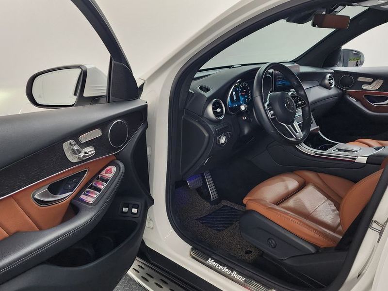 2021 Mercedes-Benz C-Class GLC300e 4MATIC Coupe photo 10