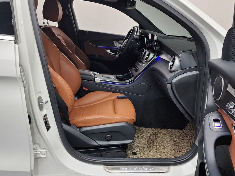 2021 Mercedes-Benz C-Class GLC300e 4MATIC Coupe photo 11