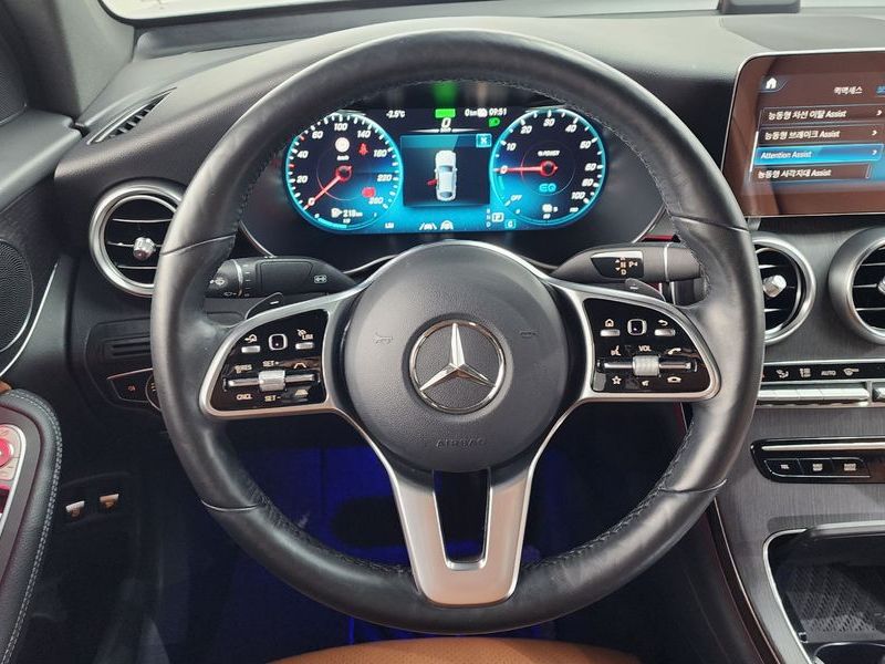 2021 Mercedes-Benz C-Class GLC300e 4MATIC Coupe photo 13