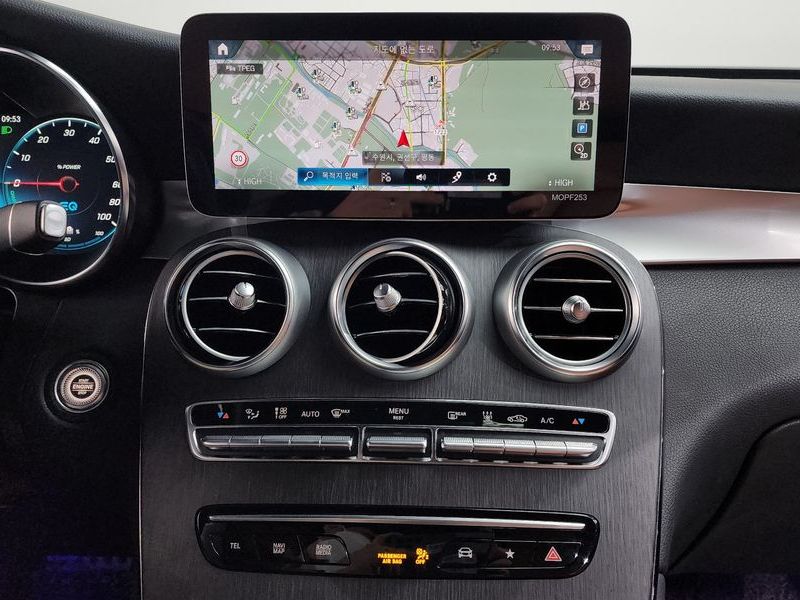 2021 Mercedes-Benz C-Class GLC300e 4MATIC Coupe photo 15