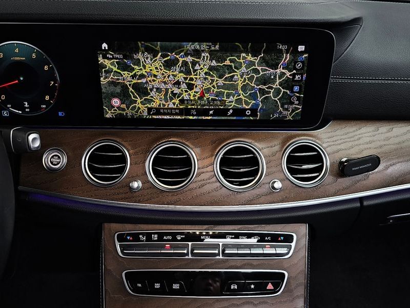2021 Mercedes-Benz E-Class E250 Exclusive photo 14