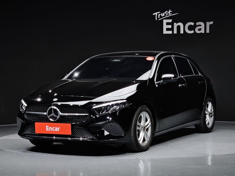 2024 Mercedes-Benz A-Class A220 Hatchback photo 1