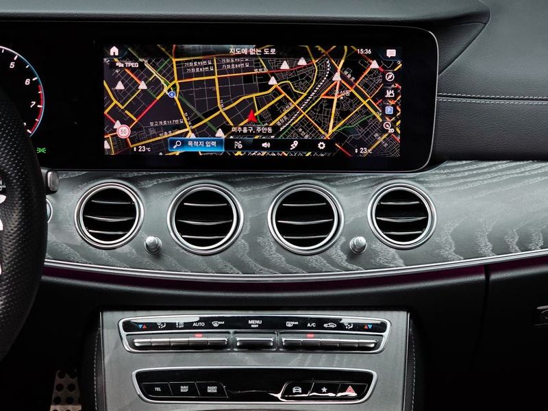 2022 Mercedes-Benz E-Class E350 4MATIC AMG Line photo 14
