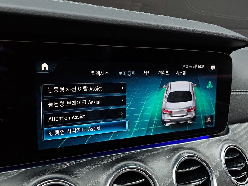 2022 Mercedes-Benz E-Class E350 4MATIC AMG Line photo 16