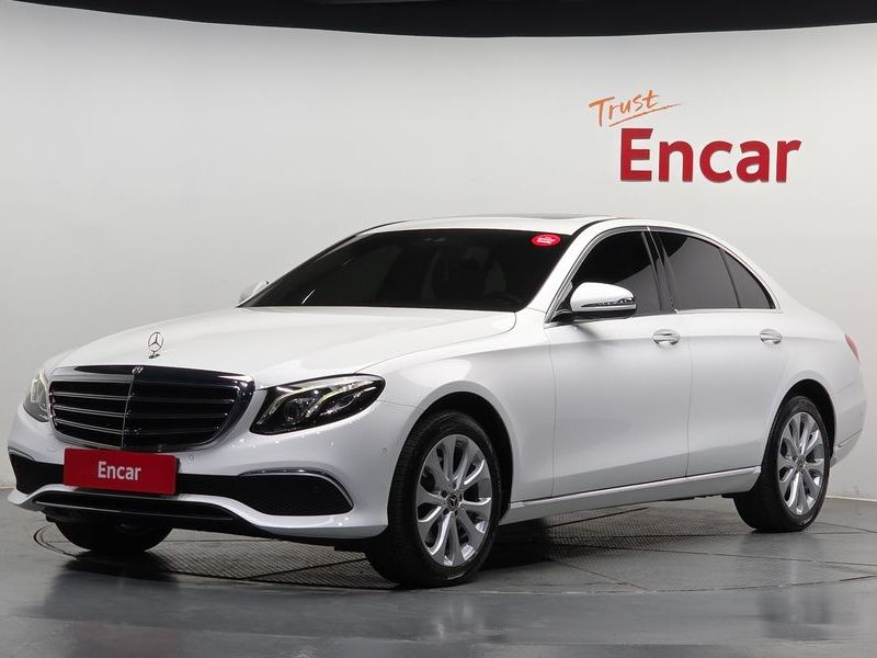 2020 Mercedes-Benz E-Class E220d 4MATIC Exclusive photo 1