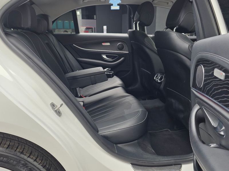 2020 Mercedes-Benz E-Class E220d 4MATIC Exclusive photo 12