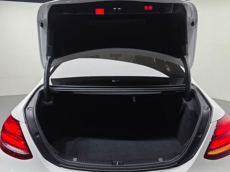 2020 Mercedes-Benz E-Class E220d 4MATIC Exclusive photo 20