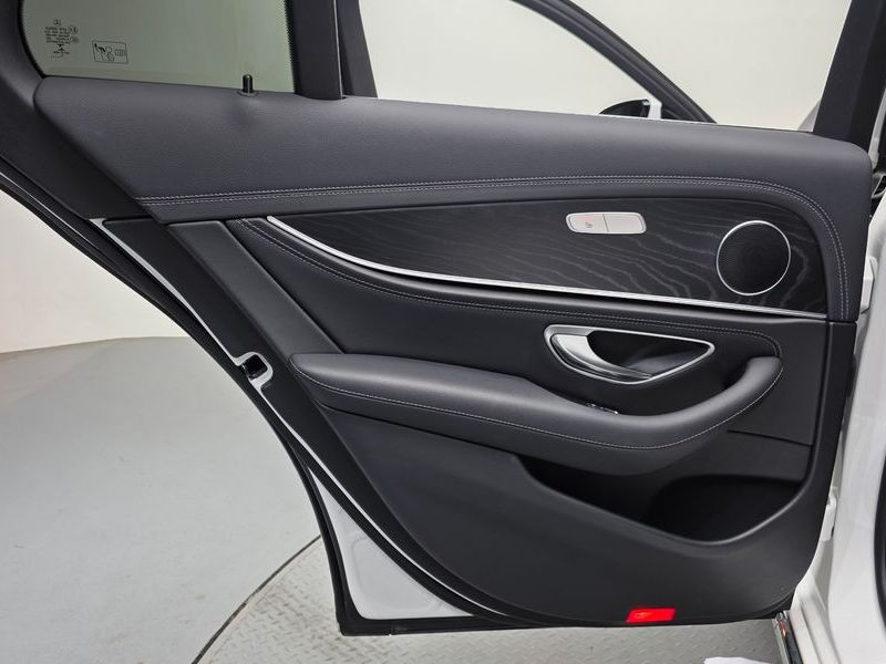 2020 Mercedes-Benz E-Class E220d 4MATIC Exclusive photo 25