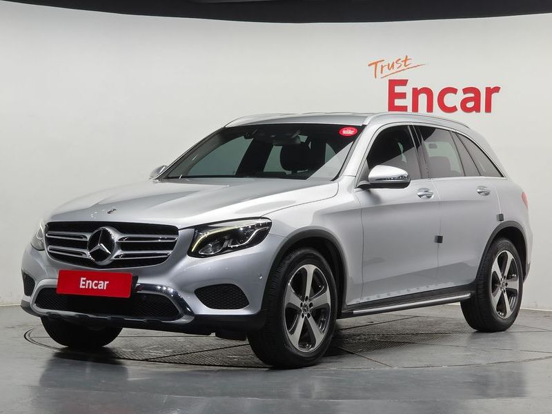 2019 Mercedes-Benz C-Class GLC300 4MATIC photo 1