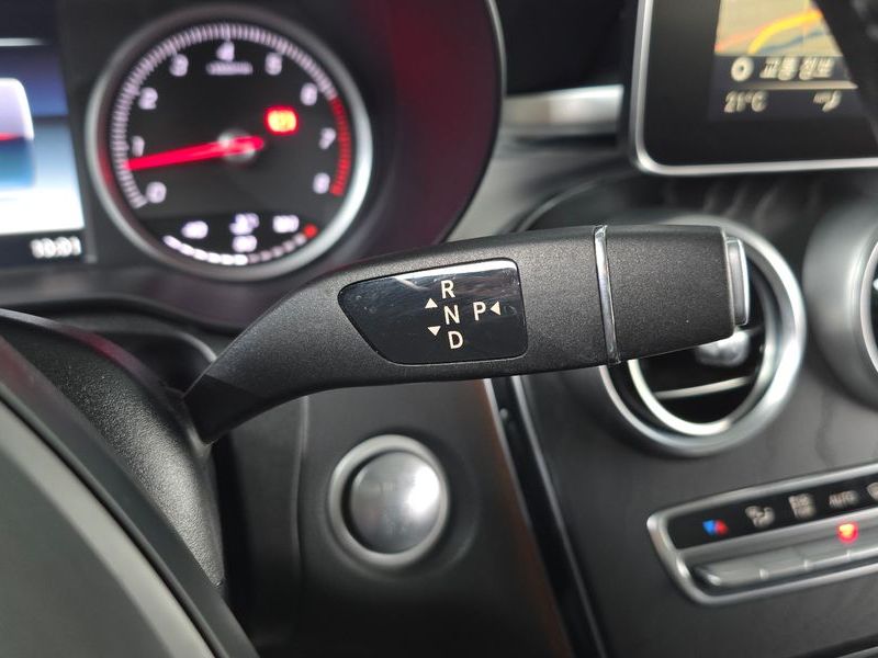2019 Mercedes-Benz C-Class GLC300 4MATIC photo 9