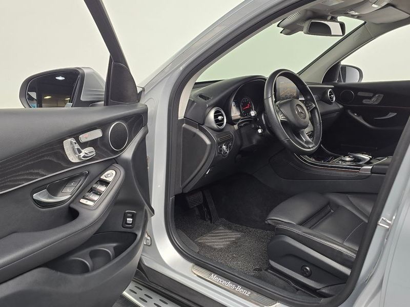2019 Mercedes-Benz C-Class GLC300 4MATIC photo 10