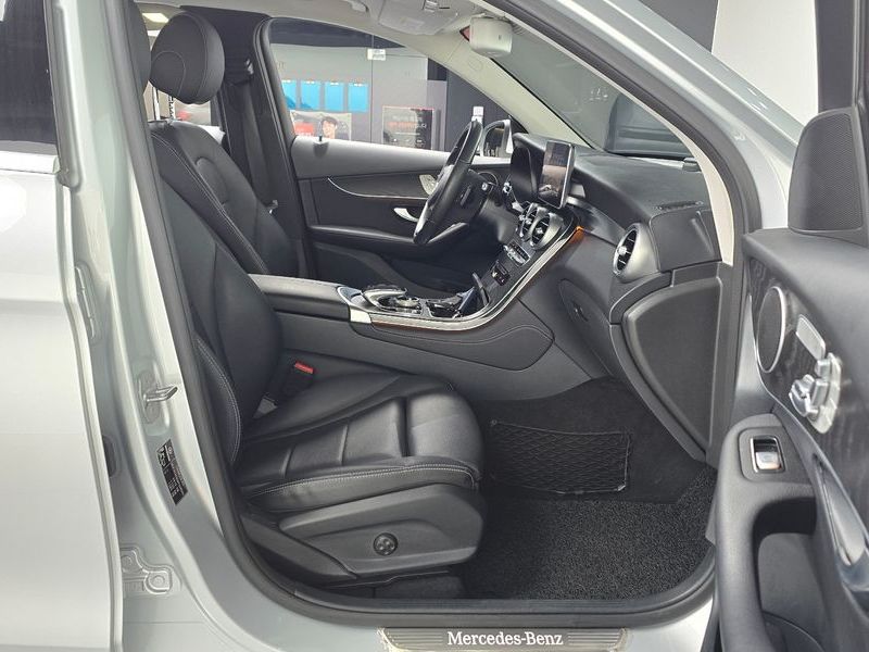 2019 Mercedes-Benz C-Class GLC300 4MATIC photo 11