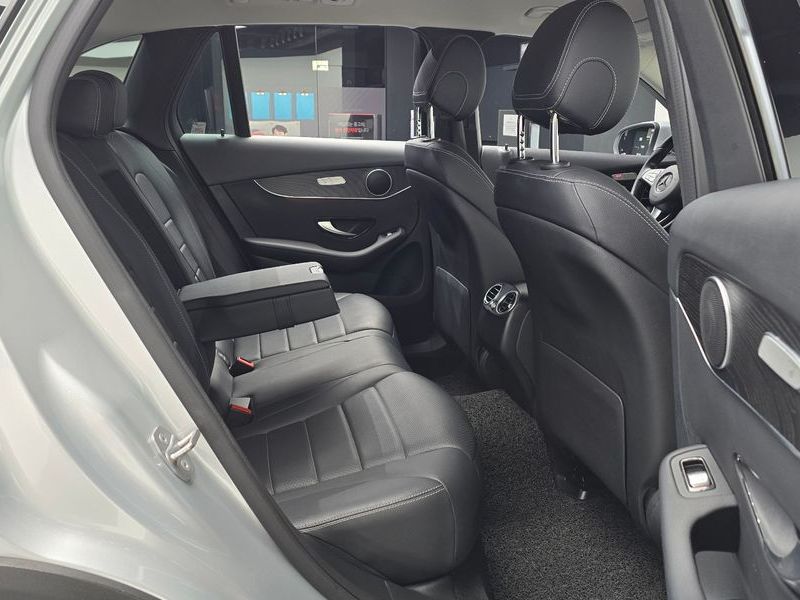 2019 Mercedes-Benz C-Class GLC300 4MATIC photo 12