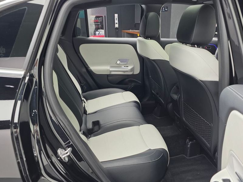 2021 Mercedes-Benz A-Class GLA250 4MATIC photo 12