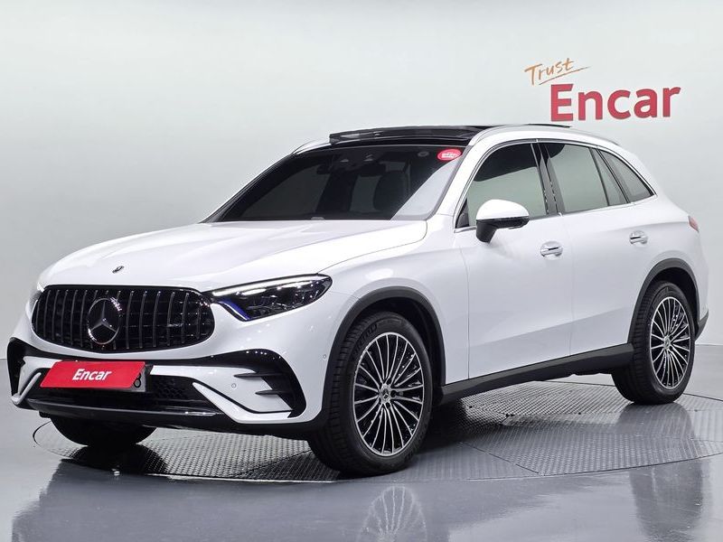 2026 Mercedes-Benz C-Class GLC300 4MATIC AMG Line photo 1