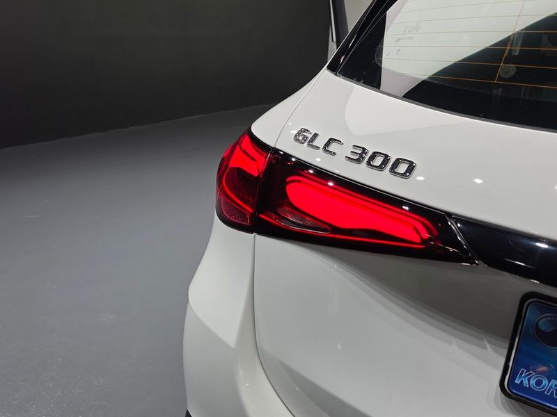 2026 Mercedes-Benz C-Class GLC300 4MATIC AMG Line photo 23